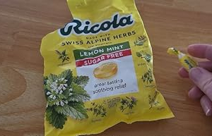 (viÊm hỌng) usa kẹo ngậm giảm đau họng, ho thảo mộc ricola sugar free lemon mint (hộp 2 túi x 105 viên)